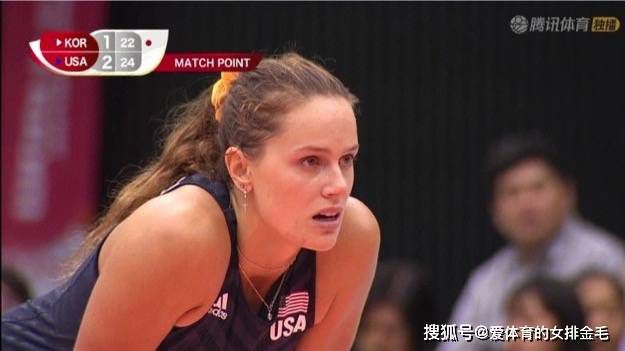 两个女人聊了一会儿，因为温泉让身体过于放松，于是都有了几分困意。